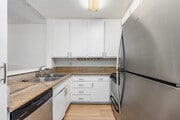 1BR, 1BA - 1,000SF - Kitchen - Gramercy Place