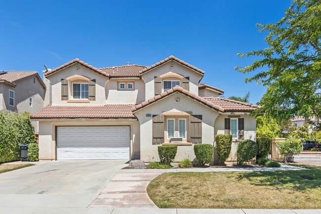Paseo Del Sol, 5 br/3 ba House, 2-Story, 3 car gar, yard, corner lot, gardener, granite, hardwood... - Paseo Del Sol, 5 br/3 ba House, 2-Story, 3 car gar, yard, corner lot, gardener, granite, hardwood...