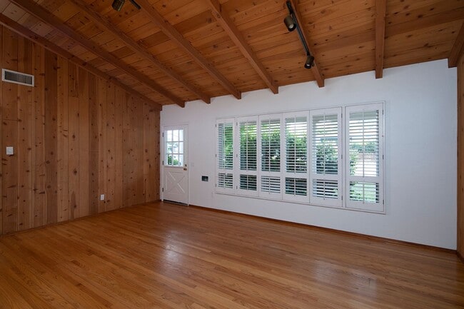 Photo - 2111 Emerald St Unit 2111