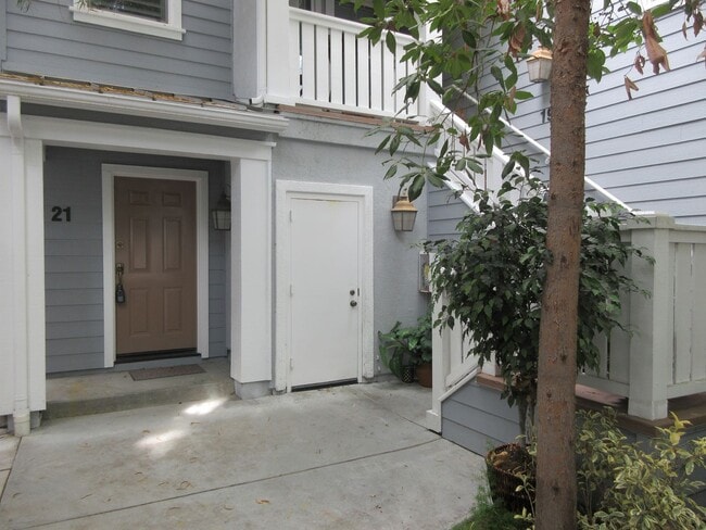 Photo - 21 Hinterland Way