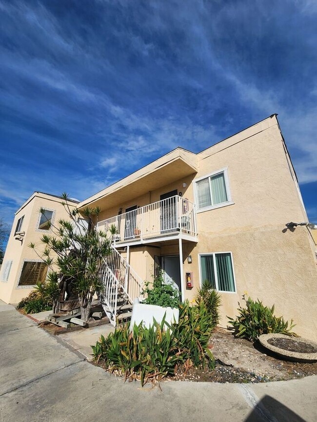 Building Photo - MOVE-IN Special 1 Month FREE Rent! Summer Special!!
