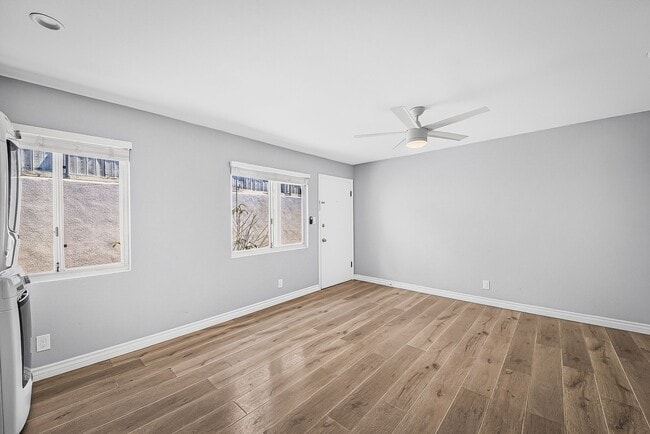 Photo - 1024 Loma Ave Unit 05