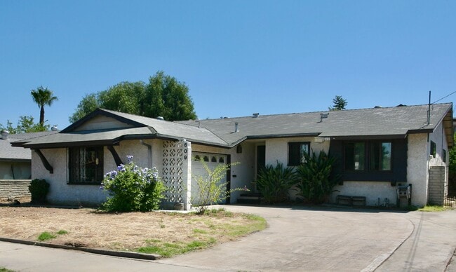 Building Photo - Single Level Home in Great Area!