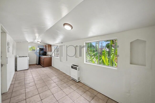 Photo - Unit B