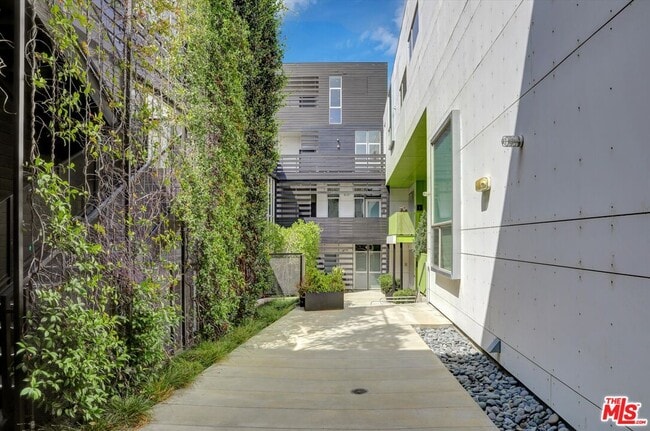 Photo - 825 Kings Rd Unit PH#2