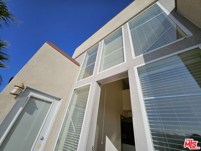 Building Photo - 360 W Ave 26