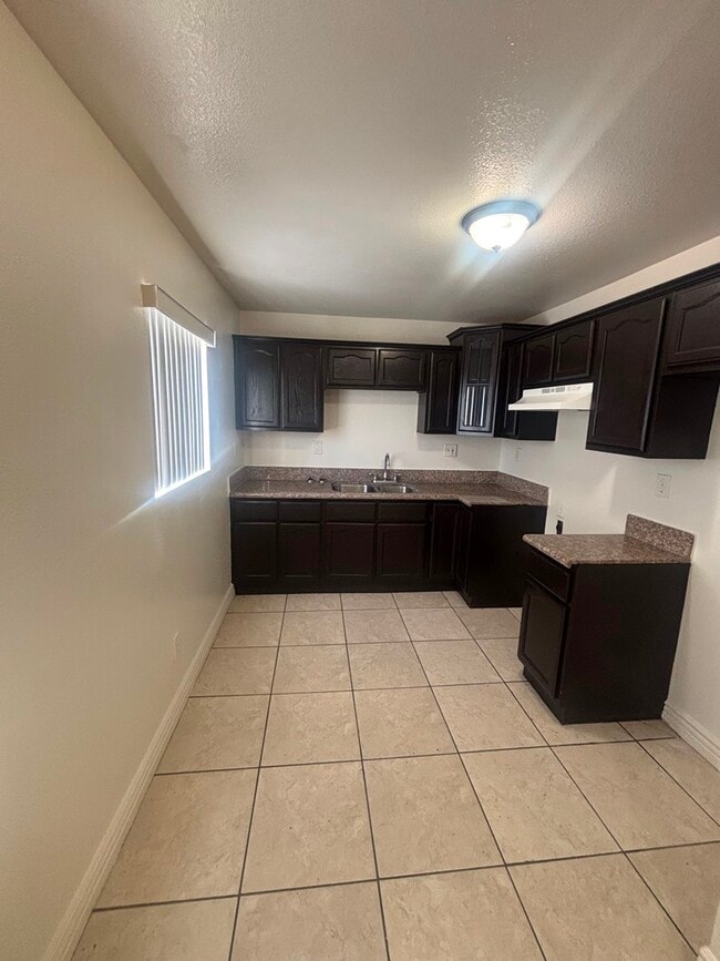 Photo - 325 E 60th St