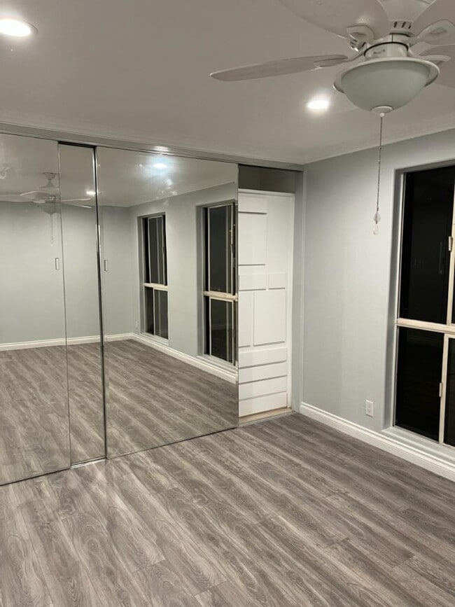 Building Photo - 6160 Whitsett Ave Unit 8