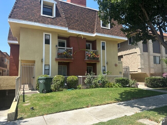Building Photo - 1137 N Louise St Rental