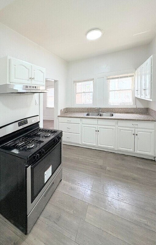 Photo - 435 W 4th St