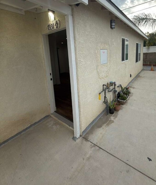 Building Photo - 7331-7332 Kraft Ave