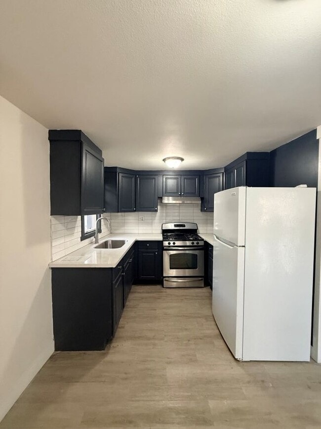 Photo - 177 W B St