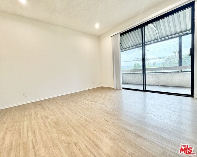 Photo - 12235 Magnolia Blvd Unit 306