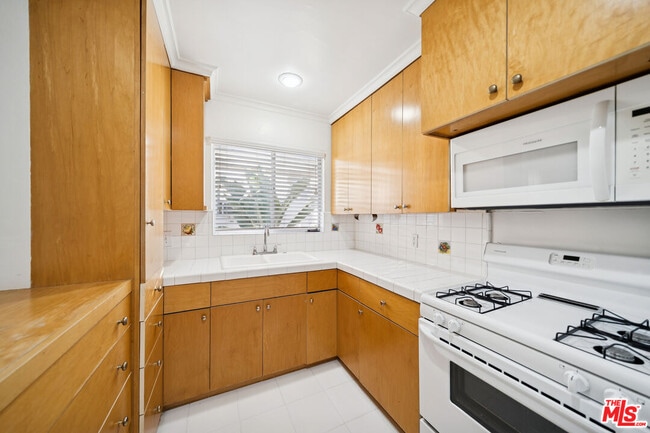 Photo - 8442 Blackburn Ave