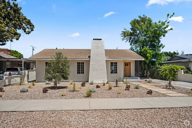 Building Photo - 4702 Kraft Ave Rental
