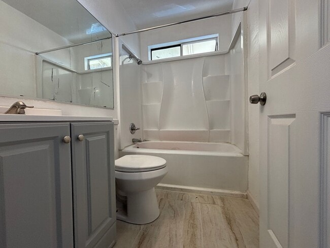 Photo - Cozy 2-Bedroom Unit with Fireplace and Utilities Included in Lancaster!