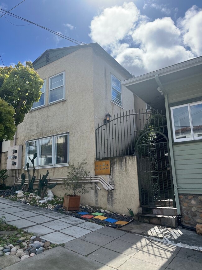 Exterior - 2169 Brant St Unit 2167 Brant st