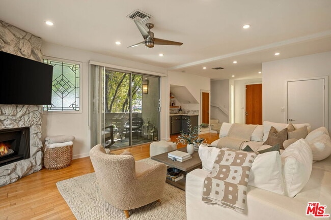 Photo - 1338 Harvard St Unit A