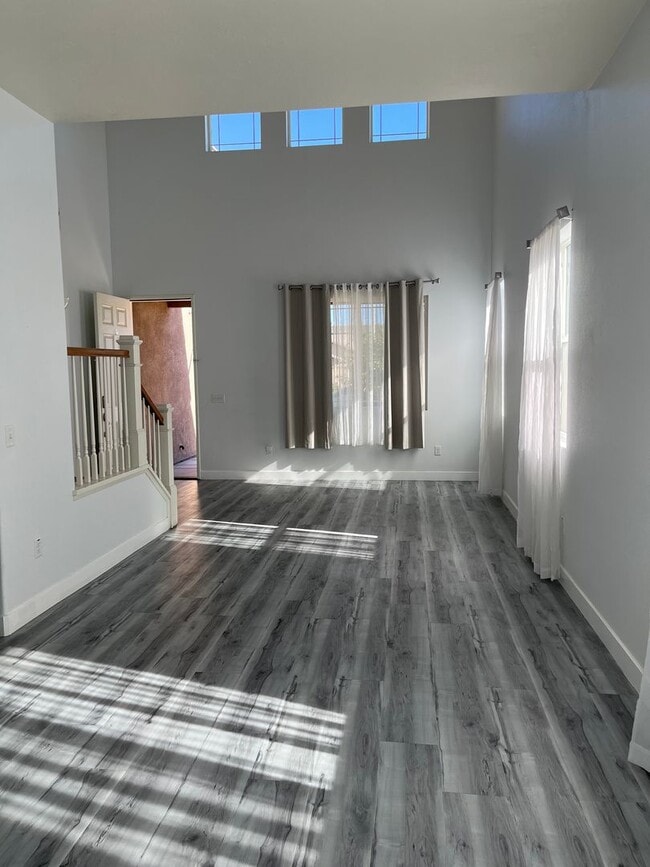 Photo - 4 bedroom 3bth Oak Hills area! Close to the 15 Freeway!