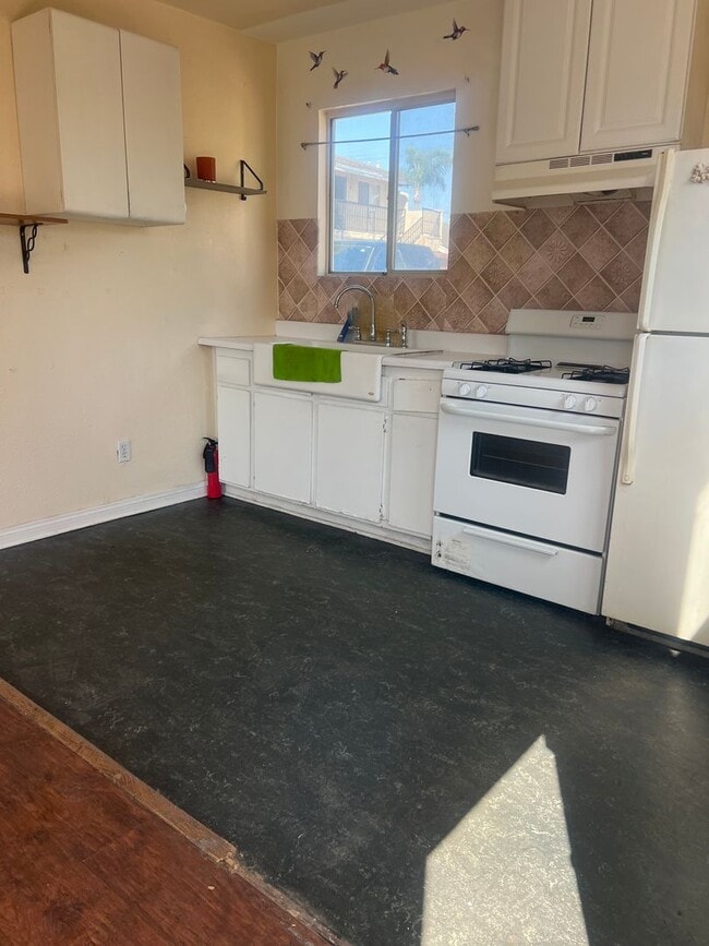 Building Photo - Cute Bungalow in central Oxnard! Rental