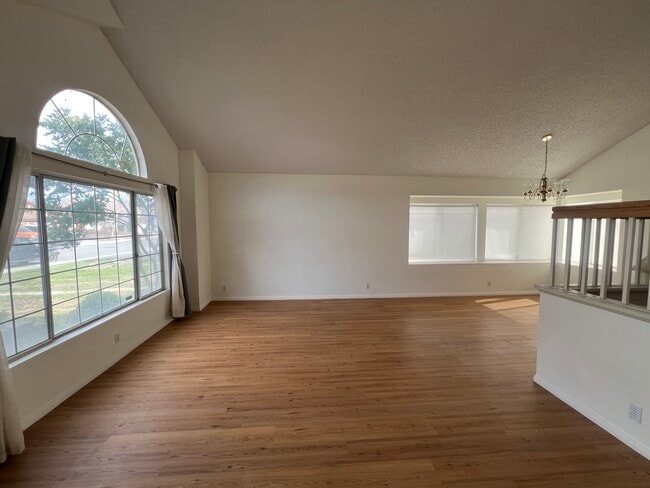 Photo - 3242 Rollingridge Ave