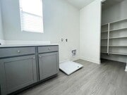 Photo - 15882 Kingston Rd