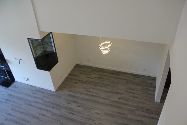 SECOND FLOOR VIEW - DINING - 723 Westmount Dr Unit 303