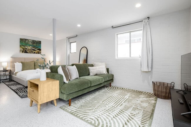 Building Photo - 4000 Highland Dr Unit ID1353788P