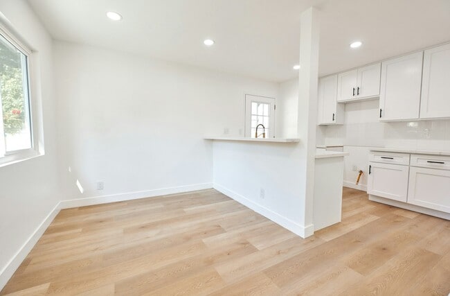 Photo - 232 W 3rd St