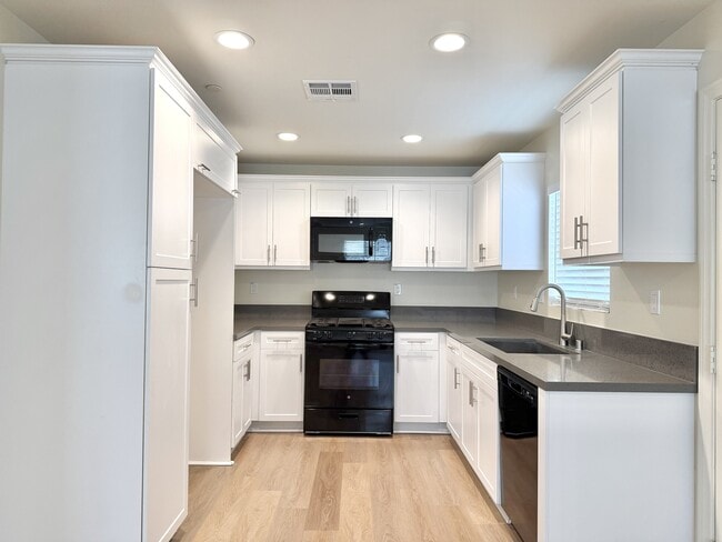 Photo - 2277 Chestnut St