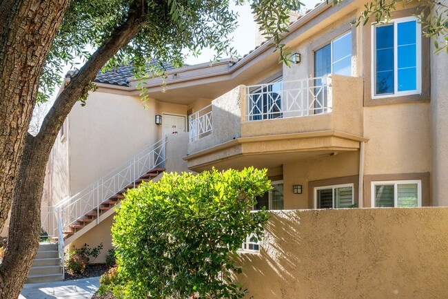 Photo - Santa Fe condo right in the heart of Valencia. 2 bedrooms, 2 bath upper unit