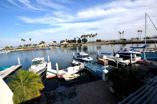 Building Photo - 3 Bedroom 2 bath Vacation Rental.