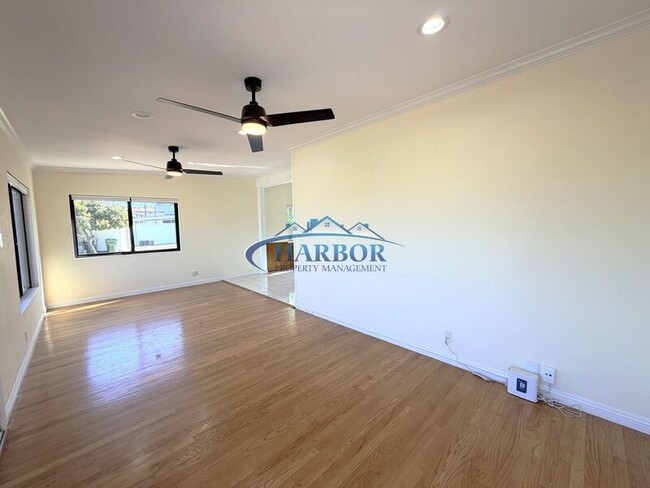 Photo - 827 W 22nd St