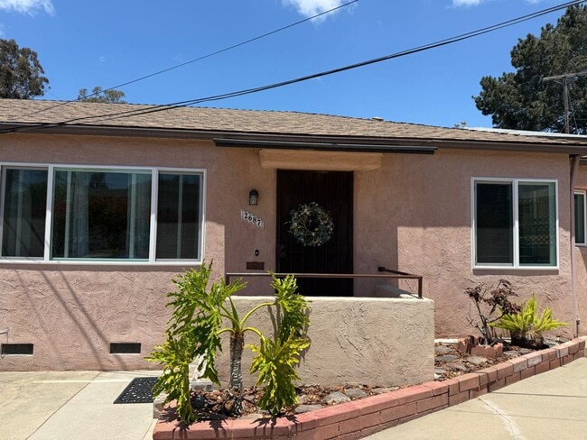 Photo - Available Now - Cozy Two Bedroom Duplex w/ Hardwood Floors! Lovely Kitchen! Unit 2687 Reynard Way