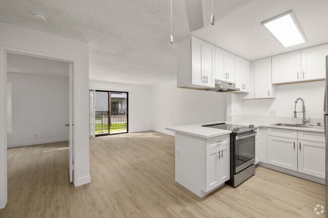 1BR, 1BA - 610SF - Dining Room - The Hills at Fashion Valley