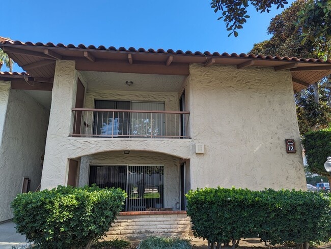 Building Photo - Light and bright 2 bedroom 2 bathroom condo available April 25, 2025