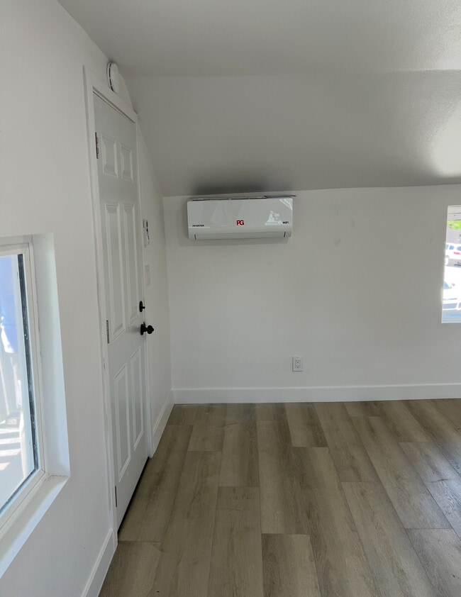 Photo - 358 W 11th St Unit D