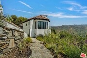 Photo - 1666 Summitridge Dr House