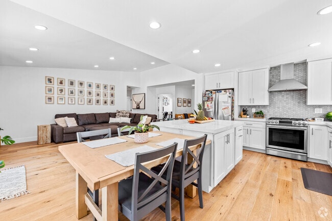 Building Photo - 6522 Farinella Dr Rental