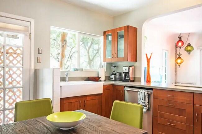 Photo - 2324 Teviot St Apartment Unit 2324