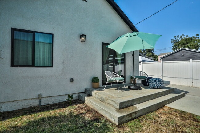 Photo - Beautiful, Fully Furnished 1BR w/ appliances wash/dryer INCL