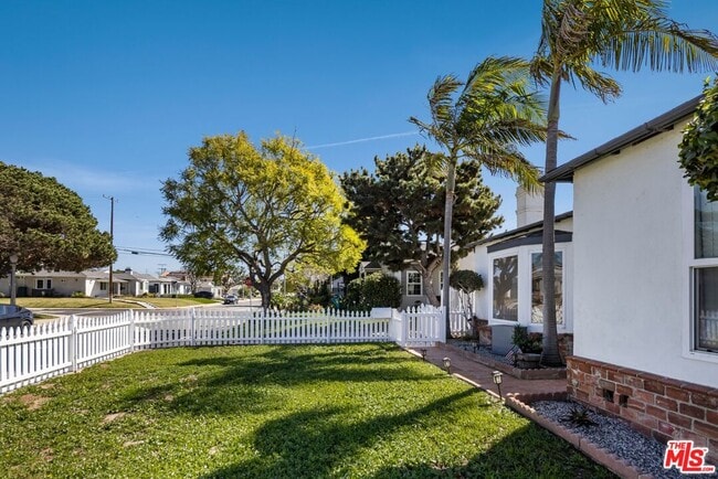 Photo - 6446 W 85th St