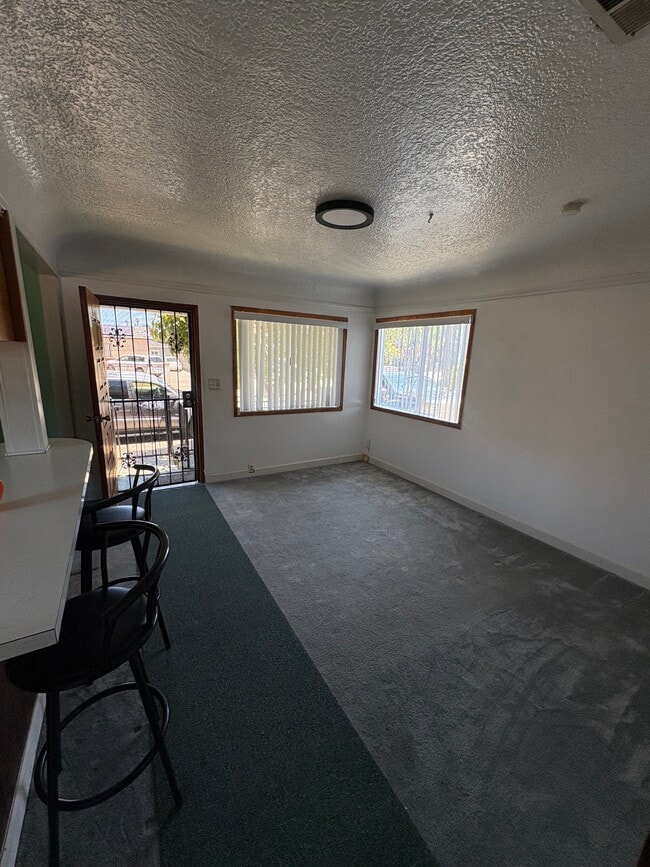 Photo - 169 Montgomery St