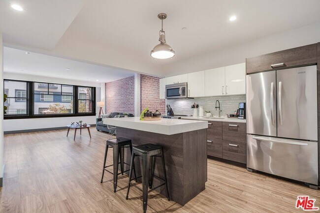 Photo - 932 S Hill St Unit 406