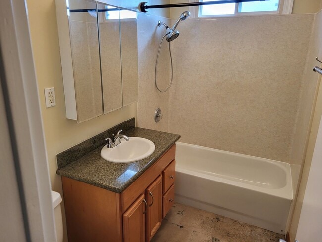 Photo - 4092-4096 Green Unit 4096