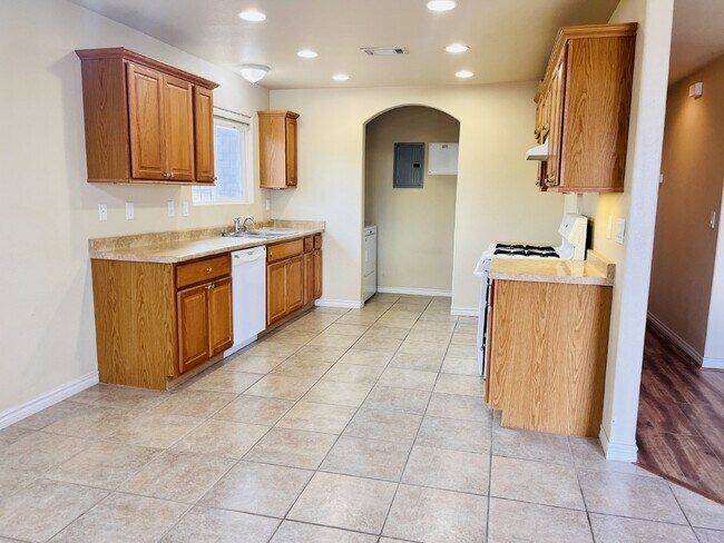 Photo - 2 Bd, 2 ba Home in Friendly Hills Unit B