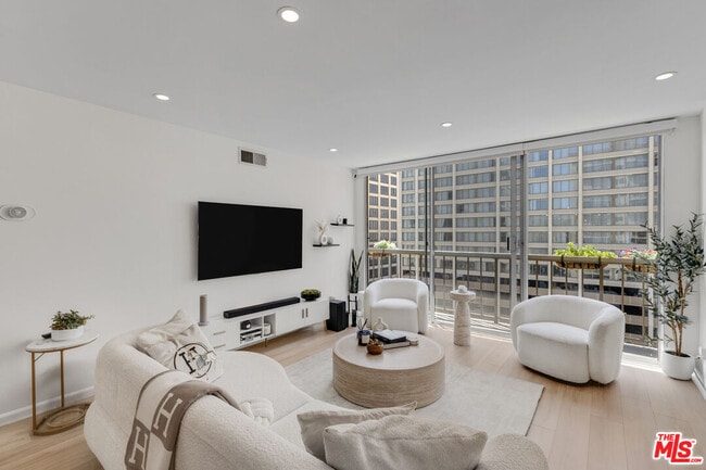 Photo - 10747 Wilshire Blvd Unit 902