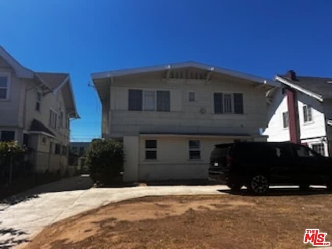 Building Photo - 1529 5th Ave Unit C
