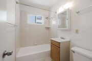 Full Bath - 200 Chester Way Unit #4