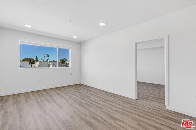 Photo - 10824 Blix St Unit 407